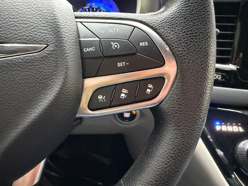 Used 2020 Chrysler Pacifica Touring w/ Advanced Safetytec Group FWD image 23