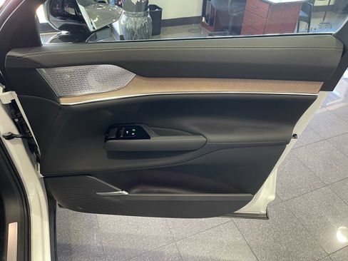 Used 2025 Volvo EX90 Ultra AWD/4WD image 39