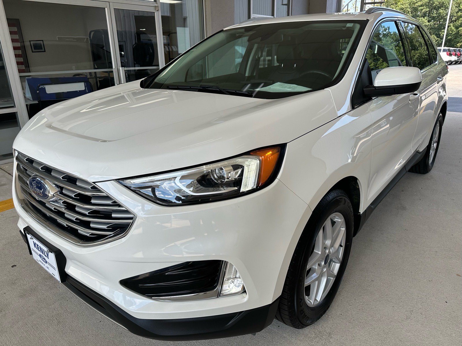 Used 2021 Ford Edge SEL w/ Convenience Package FWD image 3