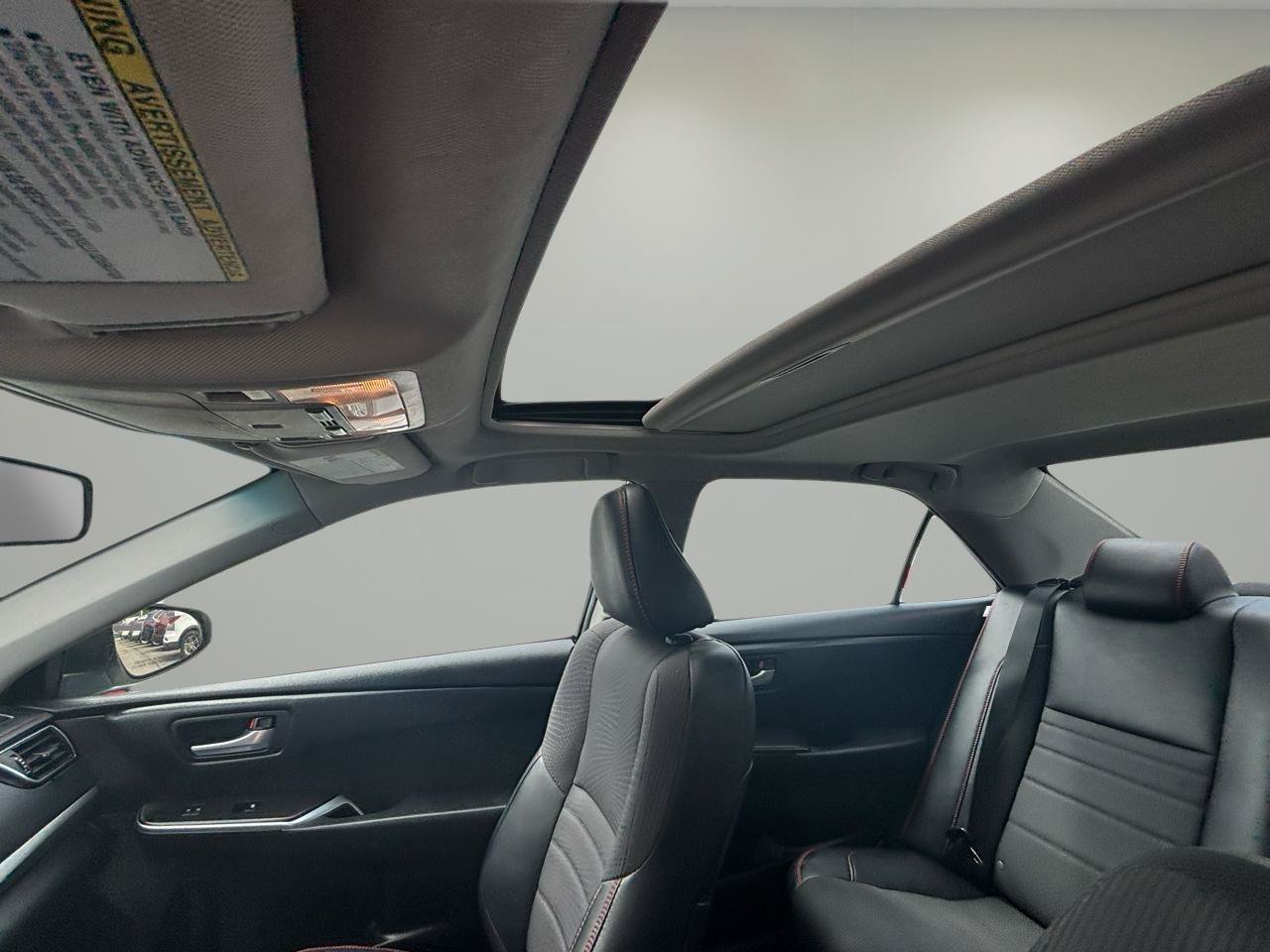 Used 2016 Toyota Camry SE w/ Moonroof Package FWD image 14