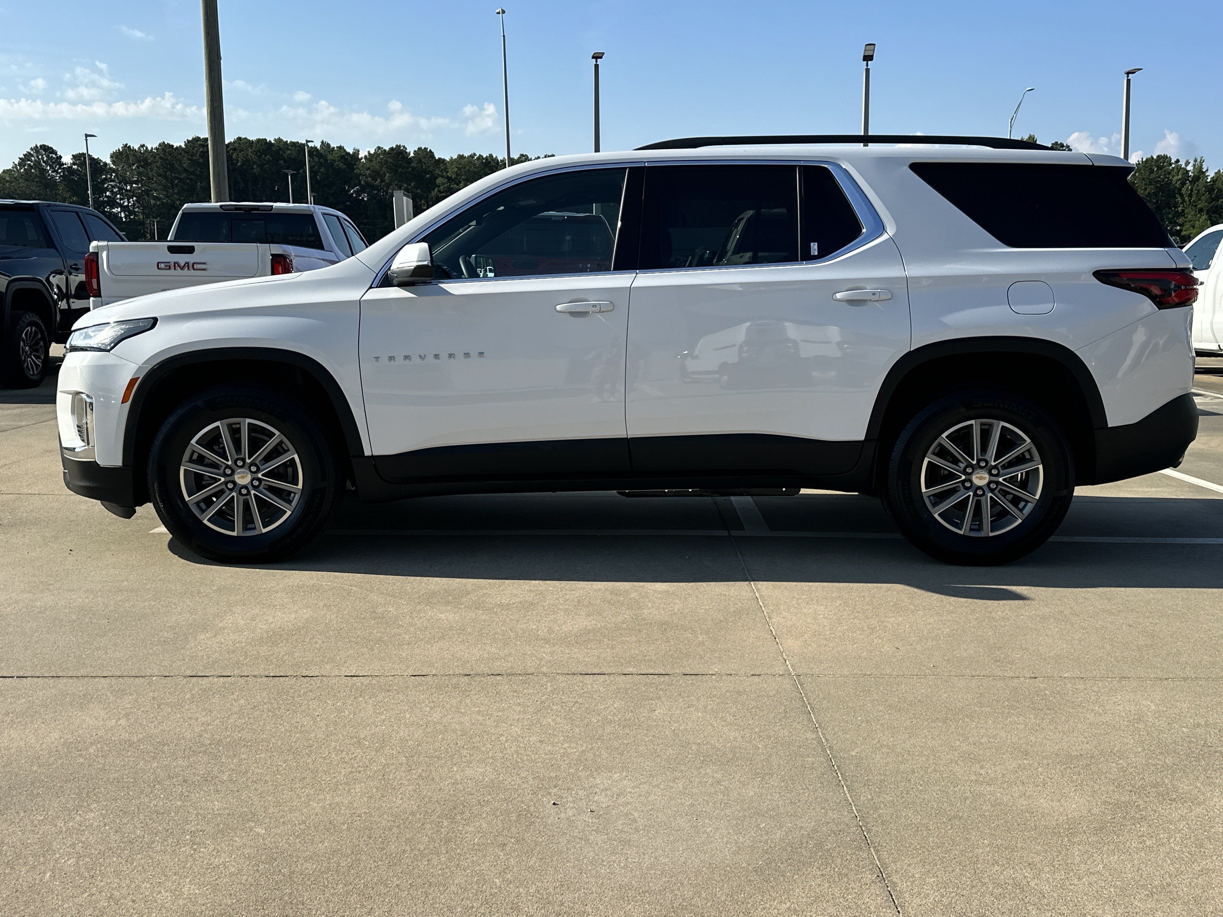 Certified 2023 Chevrolet Traverse LT FWD image 9