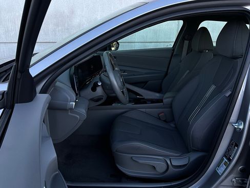 Used 2025 Hyundai Elantra SEL image 10
