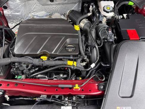 Used 2025 Chevrolet Trax LT w/ LT Convenience Package FWD image 37