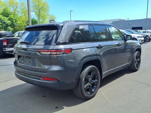 Certified 2023 Jeep Grand Cherokee Altitude AWD/4WD image 8