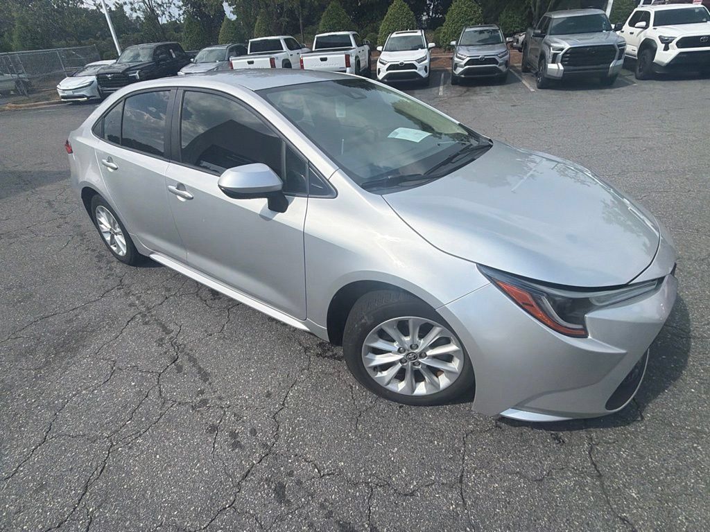 Used 2021 Toyota Corolla LE w/ LE Convenience Package FWD image 3