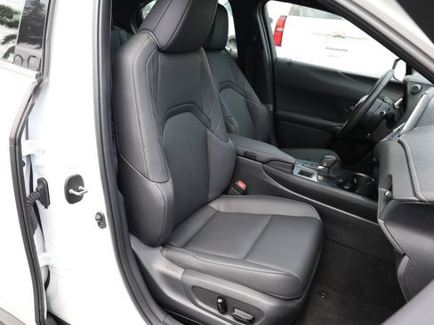 Used 2025 Lexus UX 300h FWD image 19