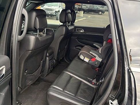 Used 2022 Jeep Grand Cherokee Limited image 3