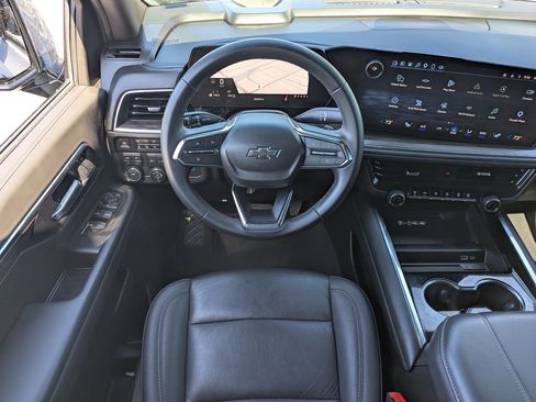 Used 2025 Chevrolet Suburban Z71 AWD/4WD image 28
