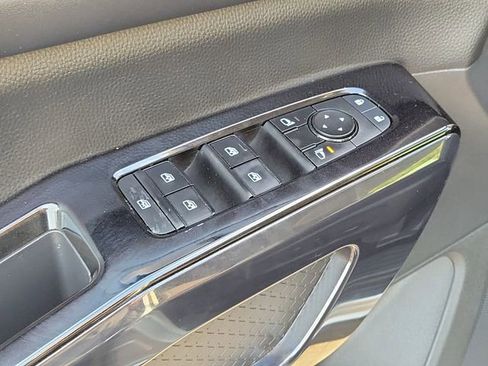 Used 2022 Nissan Pathfinder SV w/ SV Black Package image 13