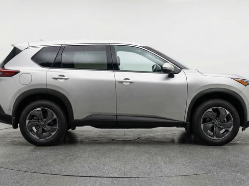 Used 2025 Nissan Rogue SV FWD image 11