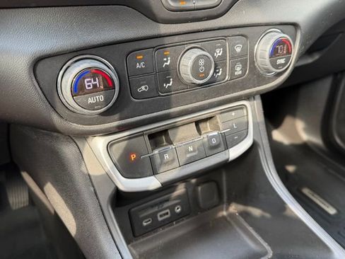 Used 2022 GMC Terrain SLT image 21