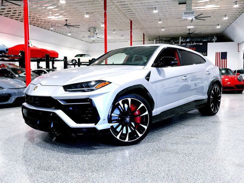 Used 2022 Lamborghini Urus AWD/4WD image 3