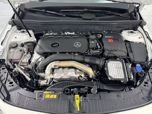 New 2026 Mercedes-Benz GLB 250 image 10