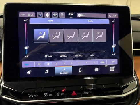 Used 2025 Jeep Compass Limited AWD/4WD image 19