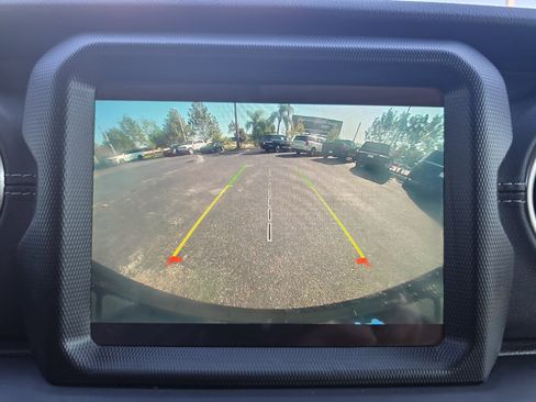 Used 2022 Jeep Wrangler Unlimited Sahara image 28