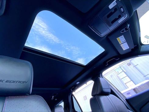 Used 2025 Honda Pilot Black Edition image 14