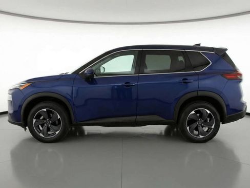 Used 2025 Nissan Rogue SV image 4