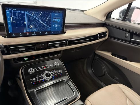 Used 2022 Lincoln Nautilus Reserve AWD/4WD image 24