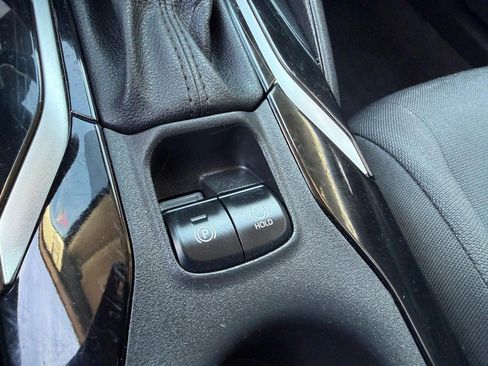 Used 2021 Toyota Corolla LE image 34