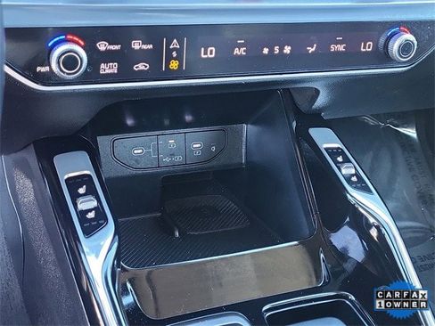 Used 2024 Kia Sorento SX image 16