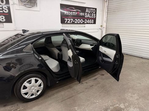 Used 2022 Toyota Corolla LE FWD image 32