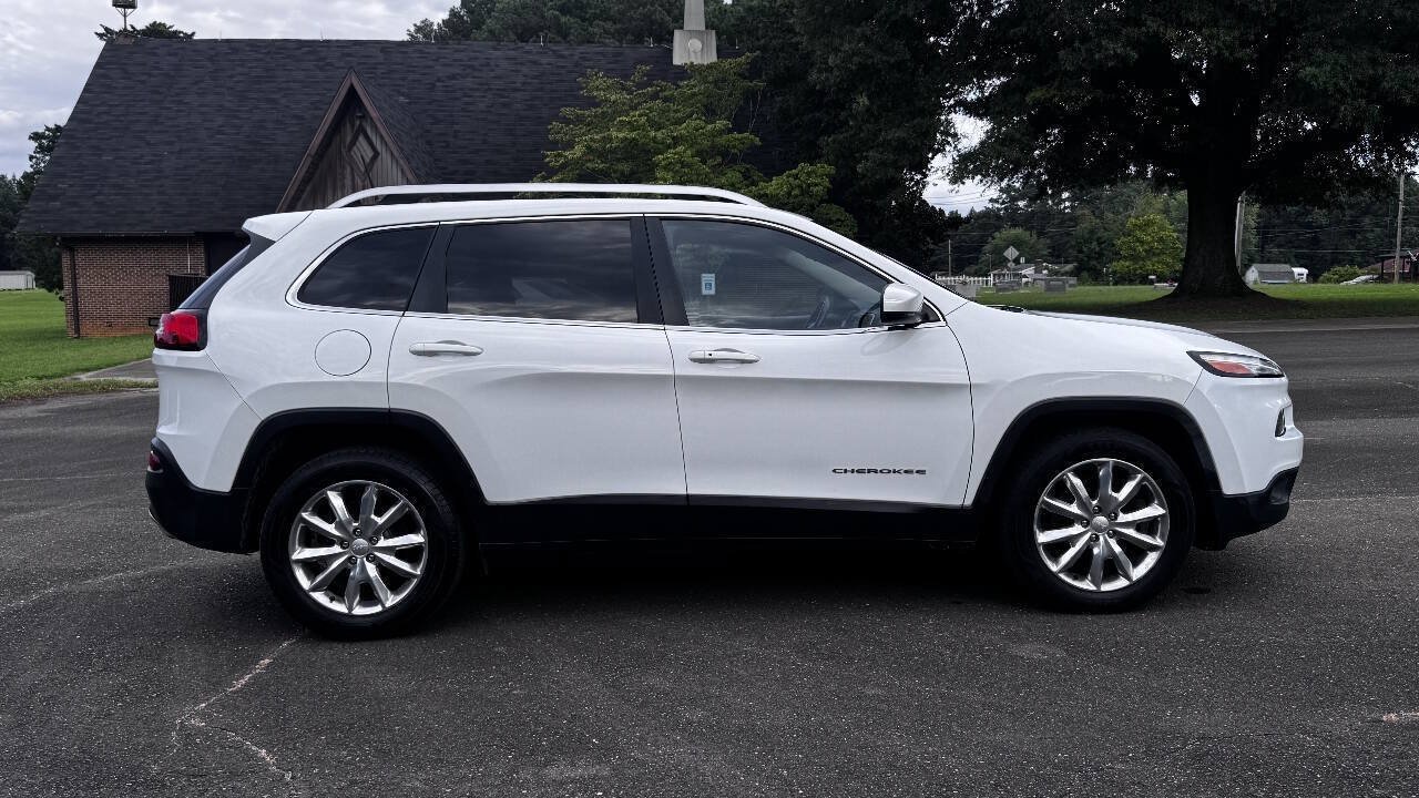 Used 2017 Jeep Cherokee Limited AWD/4WD image 9