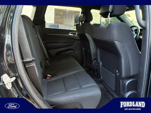 Used 2021 Jeep Grand Cherokee Laredo AWD/4WD image 18
