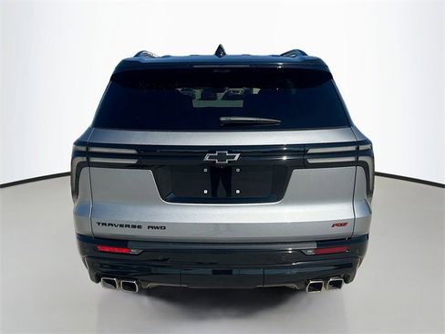 Used 2024 Chevrolet Traverse RS image 6