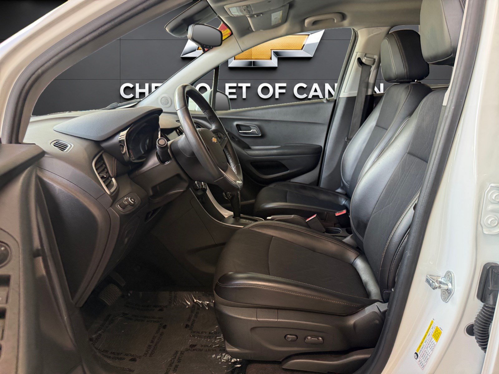 Used 2022 Chevrolet Trax LT w/ Sport Edition FWD image 9