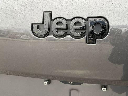 Used 2023 Jeep Grand Cherokee L Laredo image 17