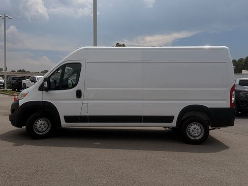 Used 2025 RAM ProMaster 2500 w/ Convenience Group FWD image 9