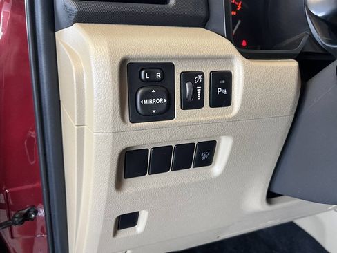 Used 2011 Toyota 4Runner SR5 w/ Premium Pkg w/Leather AWD/4WD image 28