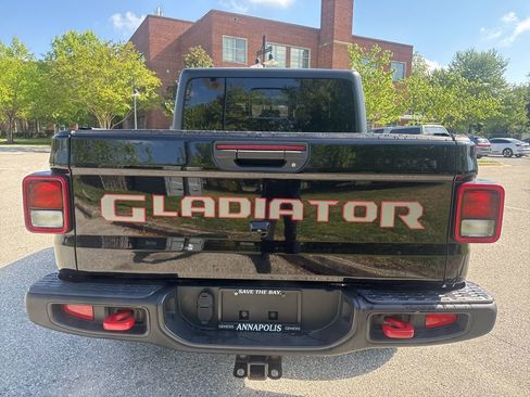 Used 2021 Jeep Gladiator Rubicon w/ Cold Weather Group AWD/4WD image 8