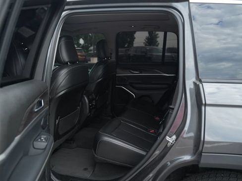 Used 2022 Jeep Grand Cherokee Limited AWD/4WD image 16