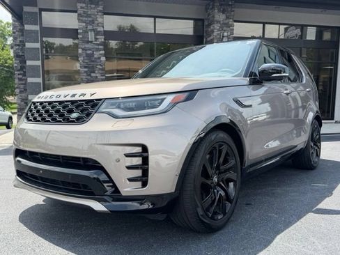 Used 2024 Land Rover Discovery Dynamic SE AWD/4WD image 11