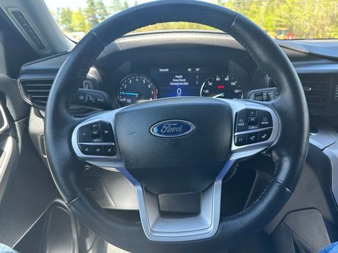 Used 2023 Ford Explorer XLT AWD/4WD image 27