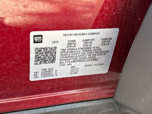 Used 2025 Chevrolet Trax LT FWD image 28