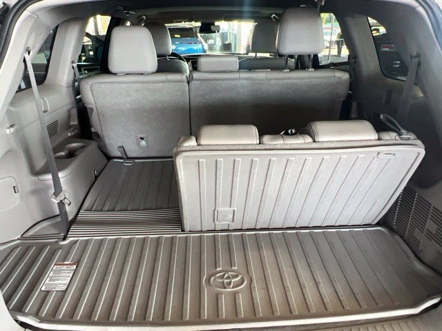 Used 2017 Toyota Highlander Limited AWD/4WD image 24