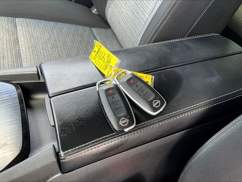 Used 2023 Nissan Rogue SV image 11