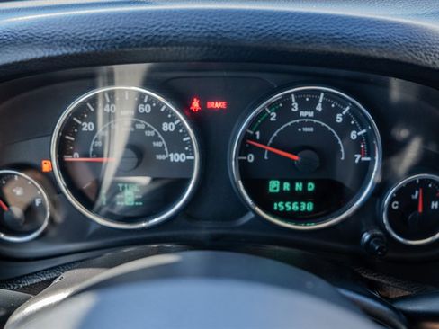 Used 2013 Jeep Wrangler Unlimited Rubicon w/ Connectivity Group image 19