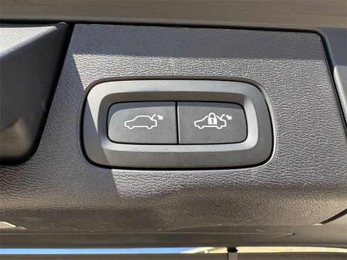 Used 2022 Volvo XC60 B5 Inscription w/ Advanced Package image 28