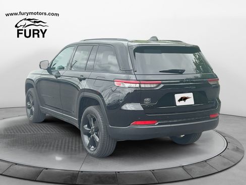 Used 2025 Jeep Grand Cherokee Limited w/ Black Appearance Package AWD/4WD image 5