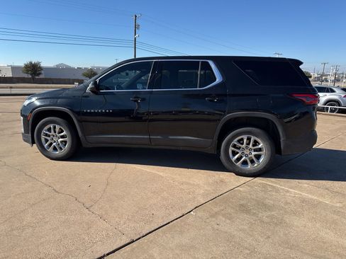 Used 2022 Chevrolet Traverse LS image 4