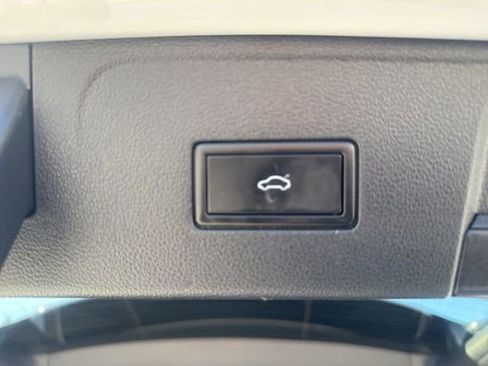 Used 2024 Volkswagen Atlas SE image 32