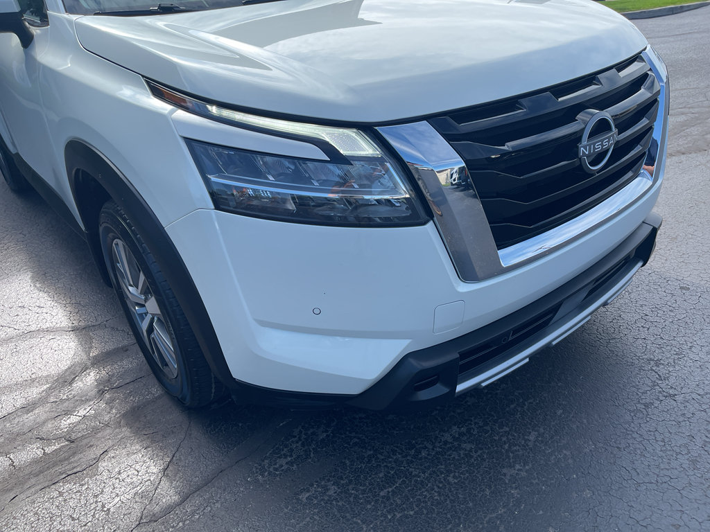 Used 2023 Nissan Pathfinder SL AWD/4WD image 4