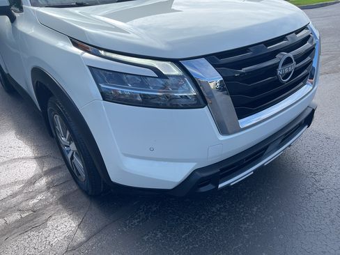 Used 2023 Nissan Pathfinder SL AWD/4WD image 4