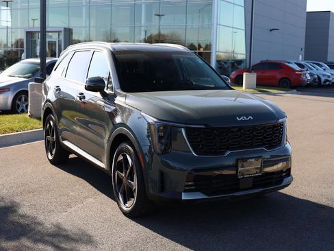 Used 2025 Kia Sorento EX image 2