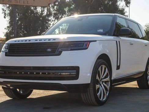 New 2025 Land Rover Range Rover Long Wheelbase SE image 3