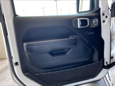 Used 2024 Jeep Wrangler Unlimited AWD/4WD image 22