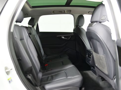 Used 2022 Audi Q7 Premium w/ Convenience Package image 20